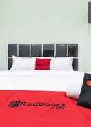 BEDROOM RedDoorz near Medan Amplas