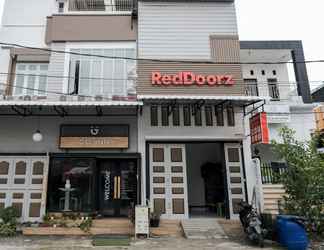 Bangunan 2 RedDoorz @ Sekip Medan