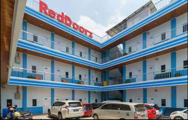 Bangunan 2 RedDoorz Plus near Palembang Icon Mall 2