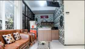 Lobby 2 RedDoorz Plus near Malang Town Square