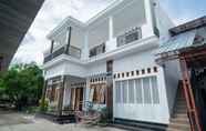 Exterior 7 RedDoorz Syariah near Ciledug Station 