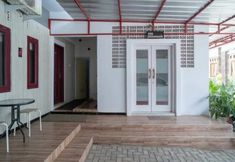 Luar Bangunan 3 RedDoorz Syariah near Ciledug Station