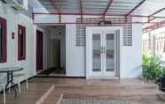 Exterior 3 RedDoorz Syariah near Ciledug Station 