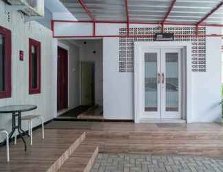 Bangunan 2 RedDoorz Syariah near Ciledug Station 