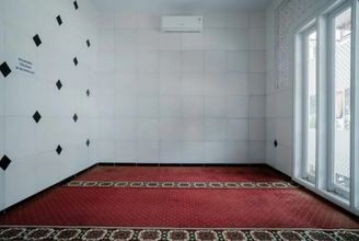 Luar Bangunan 4 RedDoorz Syariah near Ciledug Station