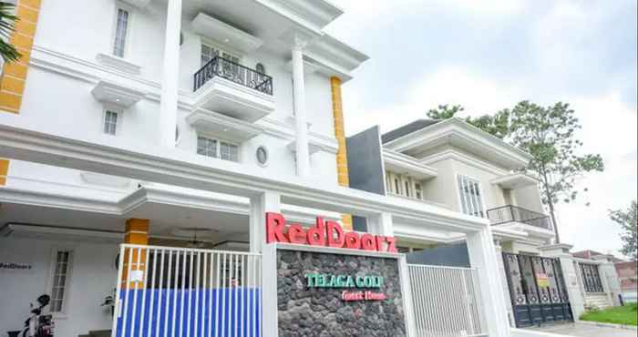 Luar Bangunan RedDoorz near Araya Family Club House 