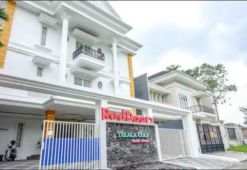 Exterior RedDoorz near Araya Family Club House 