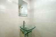 In-room Bathroom Comfort 2BR Apartment at 6th Floor Metropark Condominium Jababeka By Travelio