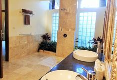 客室内バスルーム 3 Aloka Bahari Villa