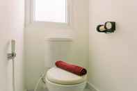 Toilet Kamar Tidy and Homey Studio Room Aeropolis Apartment By Travelio