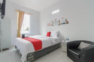 Bilik Tidur 4 RedDoorz Plus near Taman Rasuna Menteng