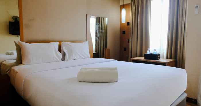 Kamar Tidur Cozy Studio Room Apartment at Grand Setiabudi By Travelio