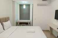 Kamar Tidur Cozy Studio Apartment at Barsa City By Travelio