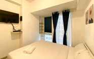 Kamar Tidur 4 Enjoy and Homey Living Studio Tokyo Riverside PIK 2 Apartment By Travelio