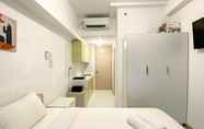 Kamar Tidur 7 Enjoy and Homey Living Studio Tokyo Riverside PIK 2 Apartment By Travelio