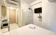 Kamar Tidur 5 Enjoy and Homey Living Studio Tokyo Riverside PIK 2 Apartment By Travelio