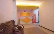 Lobby 5 Reddoorz near ITC Mangga Dua