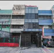 Exterior 4 RedDoorz @ Jalan Biak Roxy Jakarta