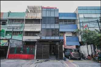 Exterior 4 RedDoorz @ Jalan Biak Roxy Jakarta