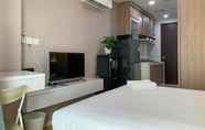Kamar Tidur 5 Brand New and Relaxing Studio Apartment at Daan Mogot City By Travelio