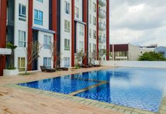 Swimming Pool 3 Comfortable and Modern Look Studio Barsa City Apartment By Travelio