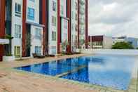 Swimming Pool Comfortable and Modern Look Studio Barsa City Apartment By Travelio