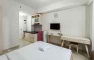 ห้องนอน 4 Comfortable and Modern Look Studio Barsa City Apartment By Travelio