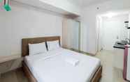 ห้องนอน 2 Comfortable and Modern Look Studio Barsa City Apartment By Travelio