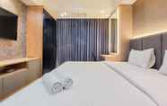 Kamar Tidur 2 Comfortable and Fancy 1BR The Smith Alam Sutera Apartment By Travelio