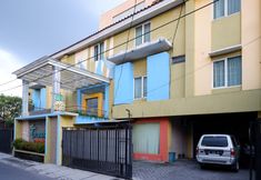 外部的 4 Pineapple Mansion Solo Mitra RedDoorz near RS JIH Solo