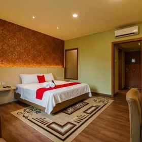 Bedroom 1 Dunia Fantasi Ancol 근처 RedDoorz Plus, Jembatan Merah Putih PINAR 호텔
