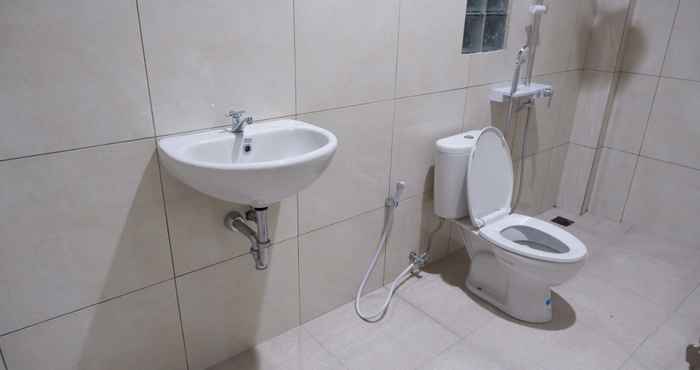 Toilet Kamar Gunza Bed and Breakfast