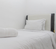 Kamar Tidur 6 Enjoy and Minimalist 2BR at Bassura Apartment near Bassura Mall By Travelio