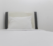 Kamar Tidur 7 Enjoy and Minimalist 2BR at Bassura Apartment near Bassura Mall By Travelio