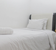 Kamar Tidur 4 Enjoy and Minimalist 2BR at Bassura Apartment near Bassura Mall By Travelio