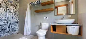 In-room Bathroom 5 Asanaya Suites