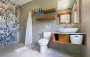 Toilet Kamar 5 Asanaya Suites
