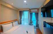 Kamar Tidur 4 Cozy and Comfort Living Studio Room at Tifolia Apartment By Travelio