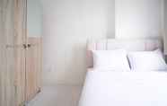 Bilik Tidur 5 Tidy and Best Choice 2BR at Puncak Dharmahusada Apartment By Travelio