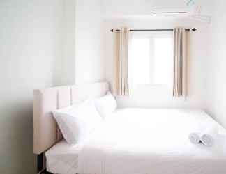 Bilik Tidur 2 Tidy and Best Choice 2BR at Puncak Dharmahusada Apartment By Travelio