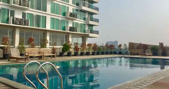 Swimming Pool Apartemen Treepark BSD By Lya Room