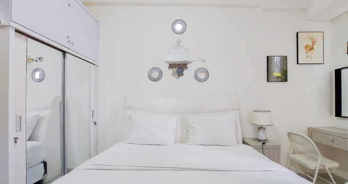 Kamar Tidur Comfy Stay Studio Apartment at Akasa Pure Living BSD By Travelio