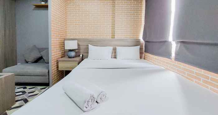 ห้องนอน Simply Look and Warm Studio Room Apartment Urban Heights Residences By Travelio