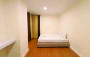 Kamar Tidur 7 Comfort and New Furnished 3BR at Sejahtera Apartment By Travelio