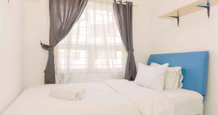 Kamar Tidur Comfort 2BR Apartment at 22nd Floor Menara Kebon Jeruk By Travelio