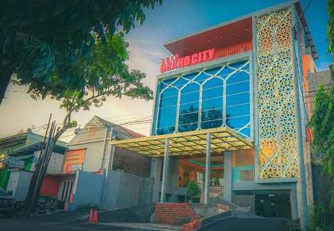 Exterior Solo Grand City Hotel