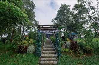 Bên ngoài Almost Heaven Lake Resort by Cocotel