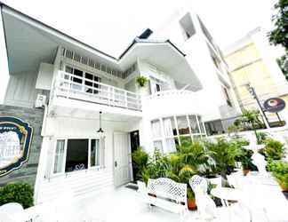 Exterior 2 RoomQuest Bangkok Rim Praya Khao San Road