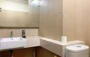 Toilet Kamar 2 2BR with Queen Bed (Single Bed x2) at GP Plaza Apartment By Travelio