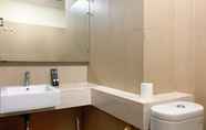 In-room Bathroom 2 2BR with Queen Bed (Single Bed x2) at GP Plaza Apartment By Travelio